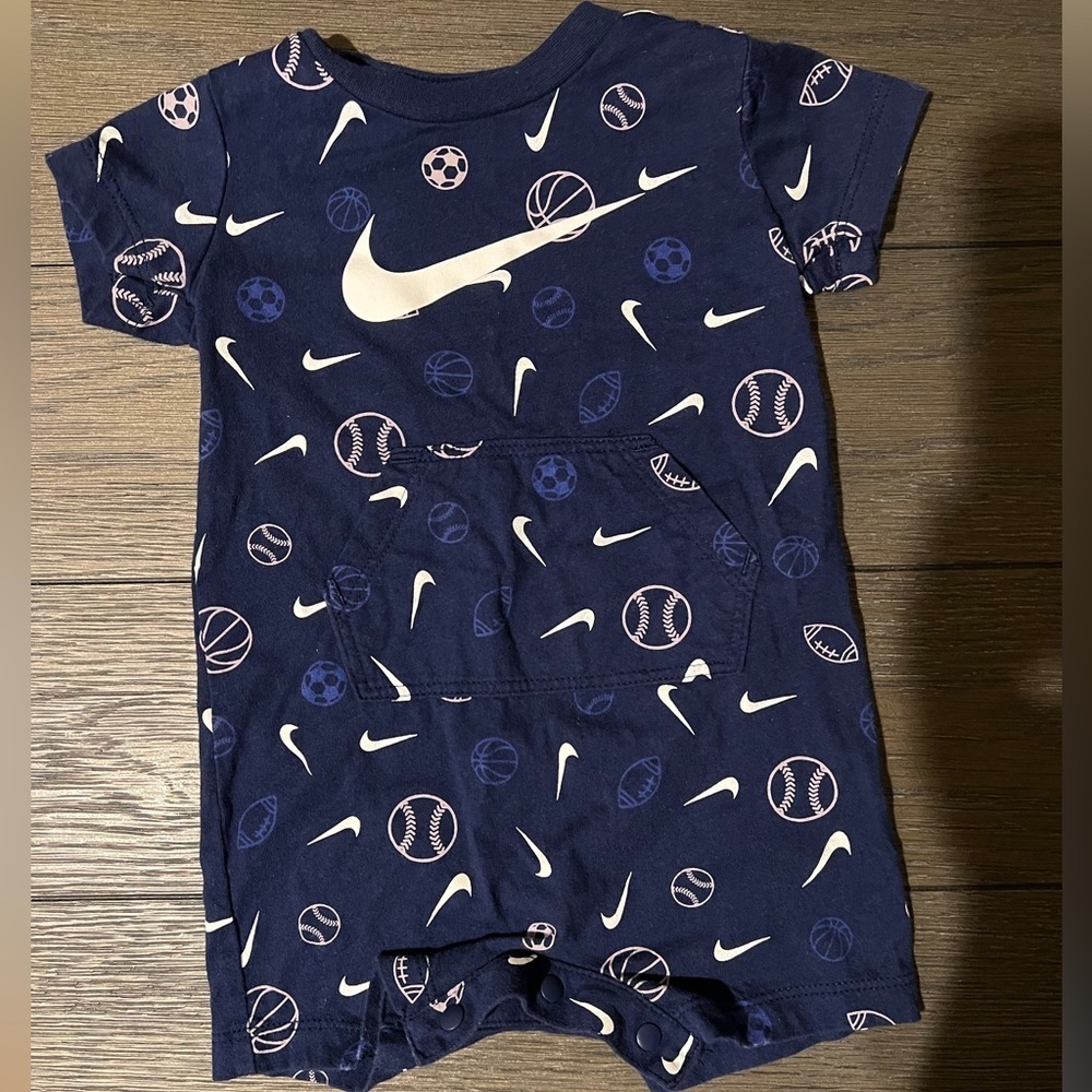 Nike onesie, 6mo, EUC